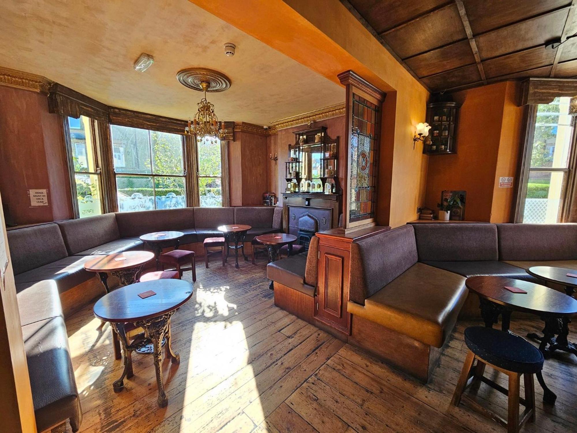 Valley Bar Скарбъро Екстериор снимка